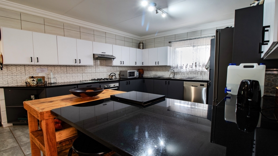 3 Bedroom Property for Sale in Marloth Park Mpumalanga