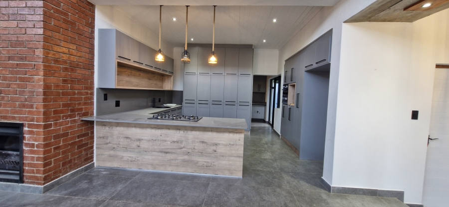 To Let 4 Bedroom Property for Rent in Sonheuwel Mpumalanga