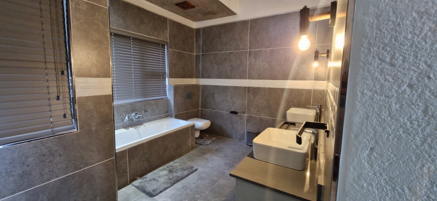 To Let 4 Bedroom Property for Rent in Sonheuwel Mpumalanga