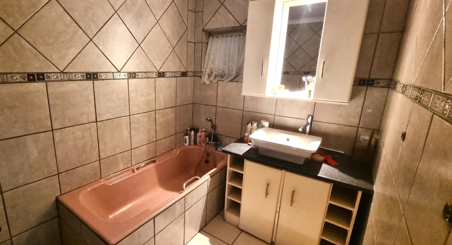7 Bedroom Property for Sale in Nelspruit Ext 5 Mpumalanga