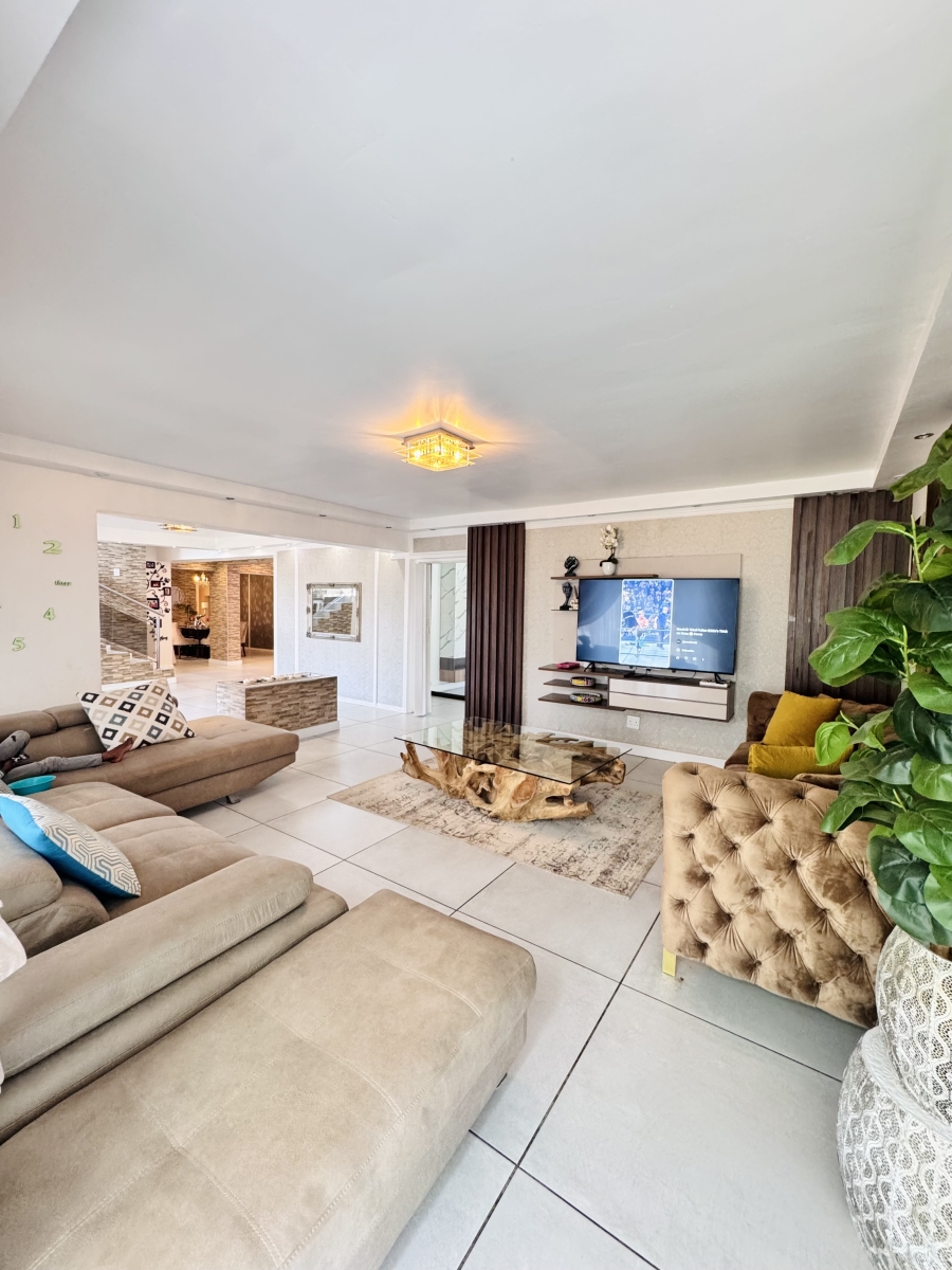7 Bedroom Property for Sale in Reyno Ridge Mpumalanga