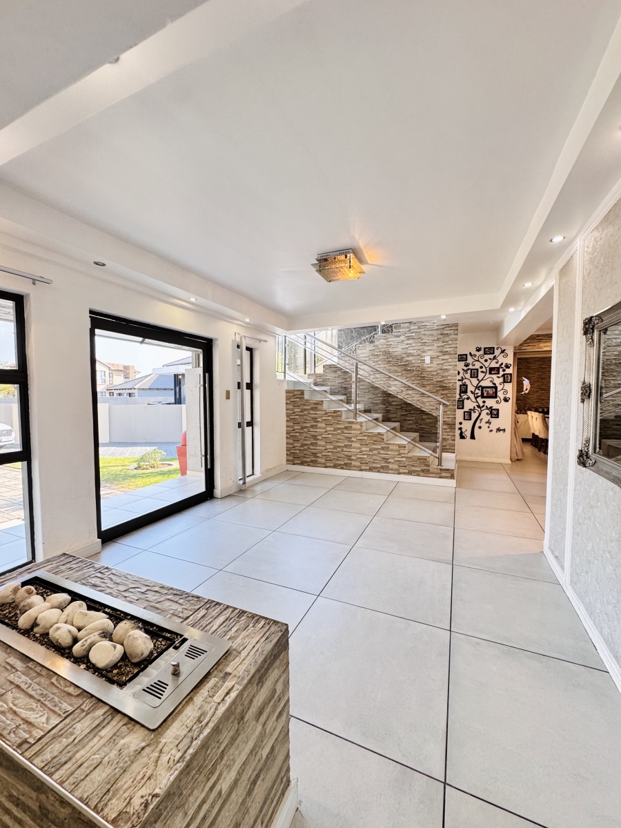 7 Bedroom Property for Sale in Reyno Ridge Mpumalanga