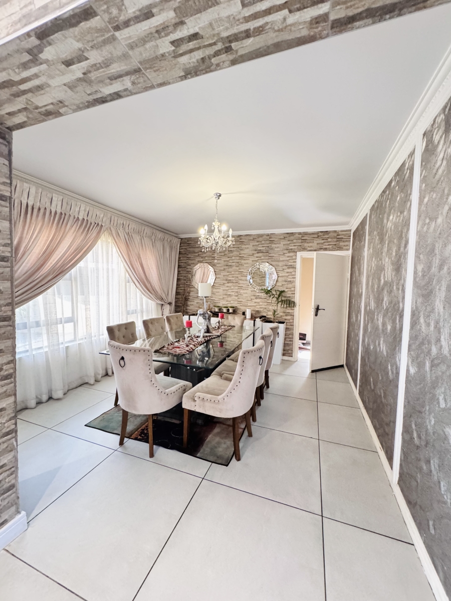 7 Bedroom Property for Sale in Reyno Ridge Mpumalanga