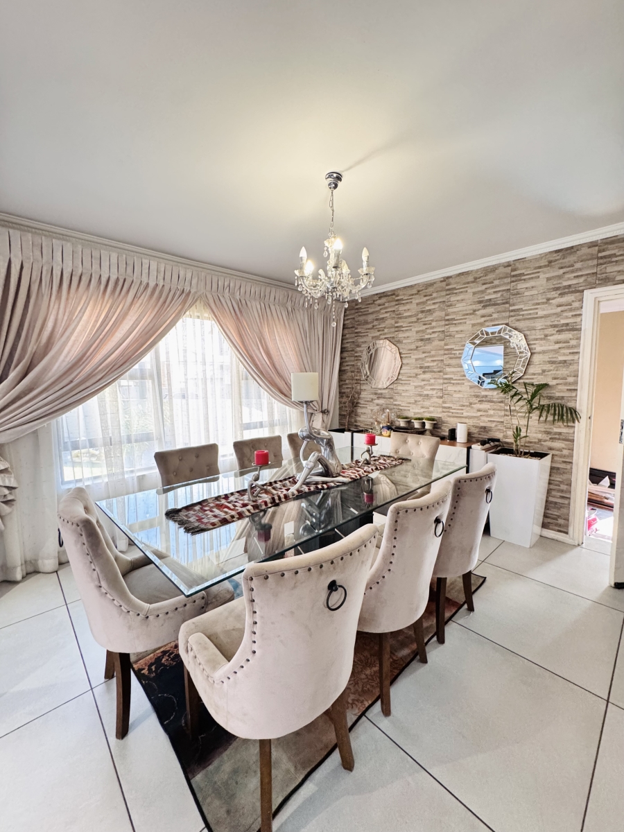 7 Bedroom Property for Sale in Reyno Ridge Mpumalanga