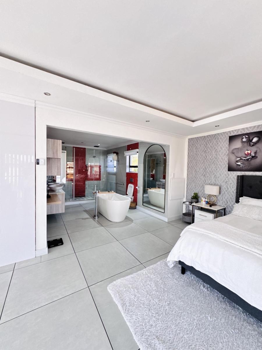 7 Bedroom Property for Sale in Reyno Ridge Mpumalanga