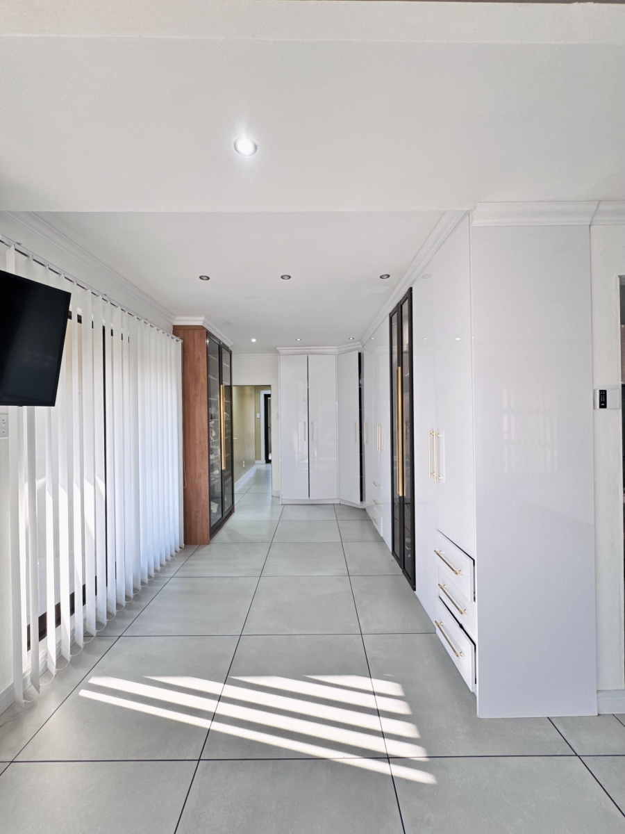 7 Bedroom Property for Sale in Reyno Ridge Mpumalanga
