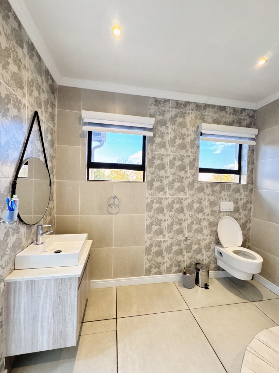 7 Bedroom Property for Sale in Reyno Ridge Mpumalanga