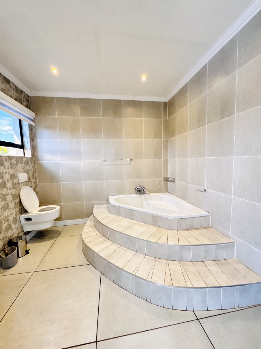 7 Bedroom Property for Sale in Reyno Ridge Mpumalanga