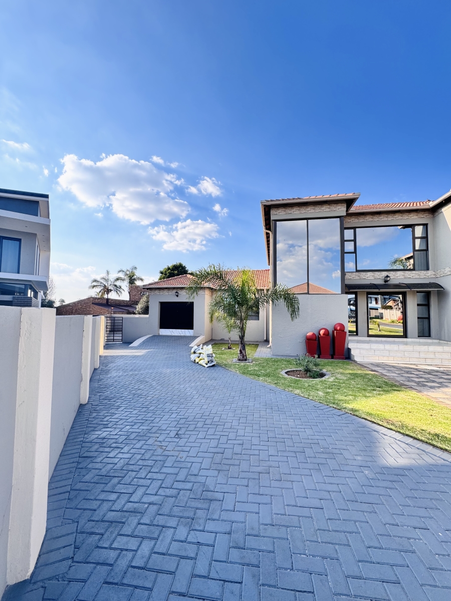 7 Bedroom Property for Sale in Reyno Ridge Mpumalanga