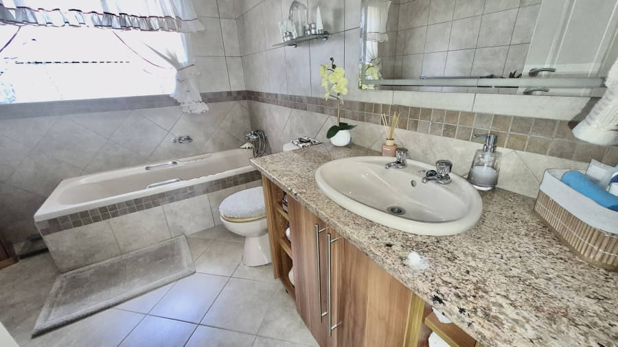 4 Bedroom Property for Sale in Die Heuwel Mpumalanga