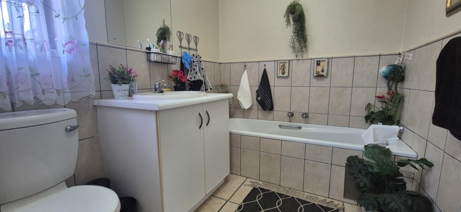 2 Bedroom Property for Sale in West Acres Mpumalanga