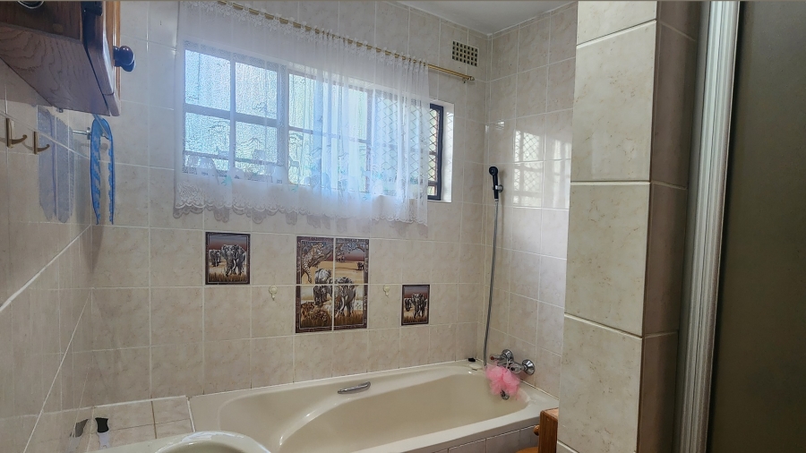 4 Bedroom Property for Sale in Marloth Park Mpumalanga