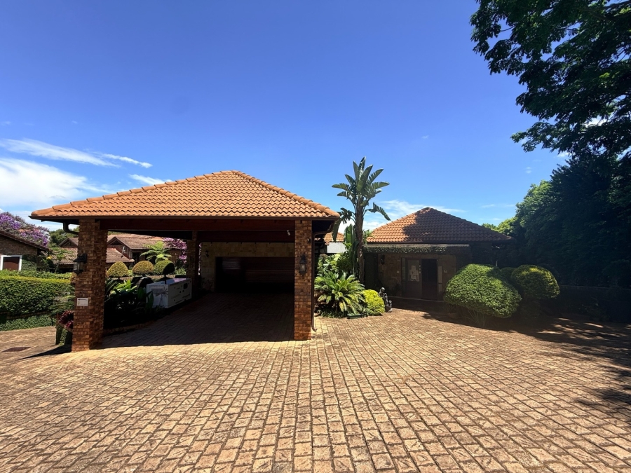 6 Bedroom Property for Sale in White River Country Estate Mpumalanga