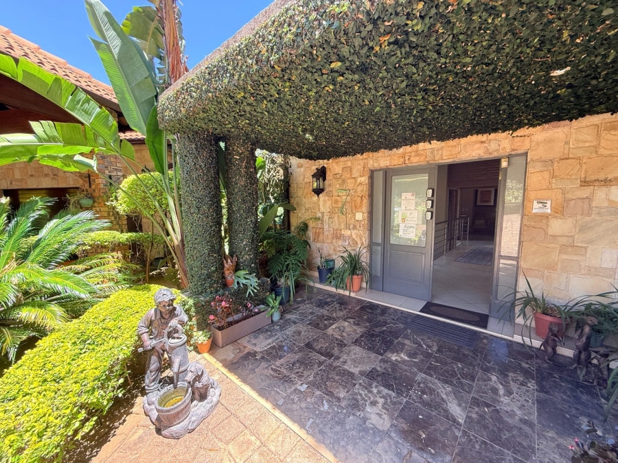 6 Bedroom Property for Sale in White River Country Estate Mpumalanga
