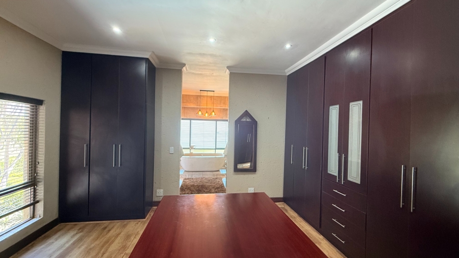 6 Bedroom Property for Sale in White River Country Estate Mpumalanga