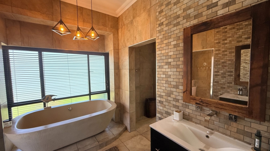 6 Bedroom Property for Sale in White River Country Estate Mpumalanga