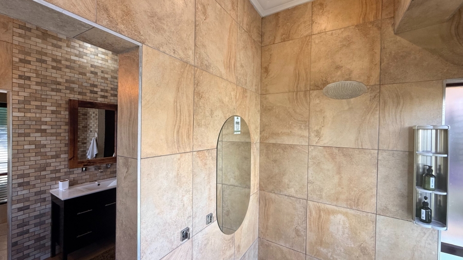 6 Bedroom Property for Sale in White River Country Estate Mpumalanga