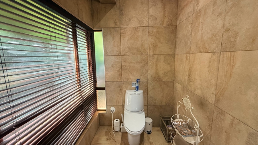 6 Bedroom Property for Sale in White River Country Estate Mpumalanga
