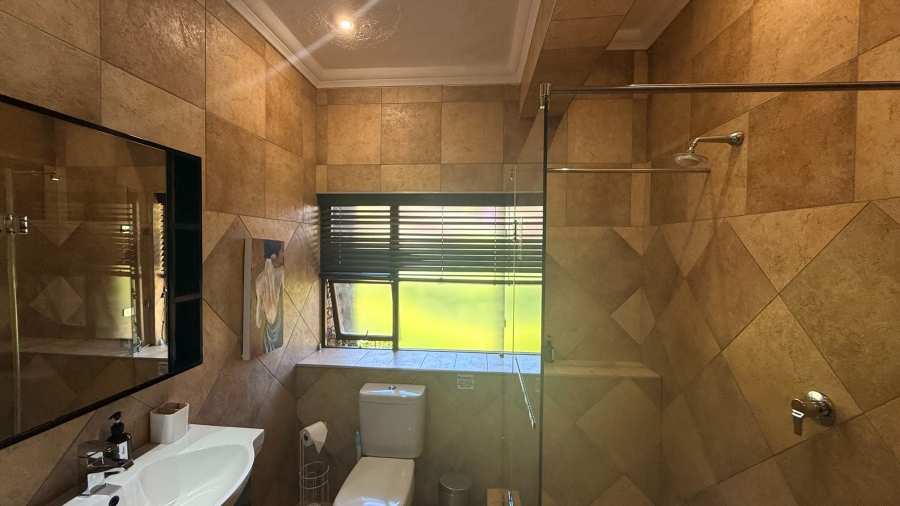 6 Bedroom Property for Sale in White River Country Estate Mpumalanga