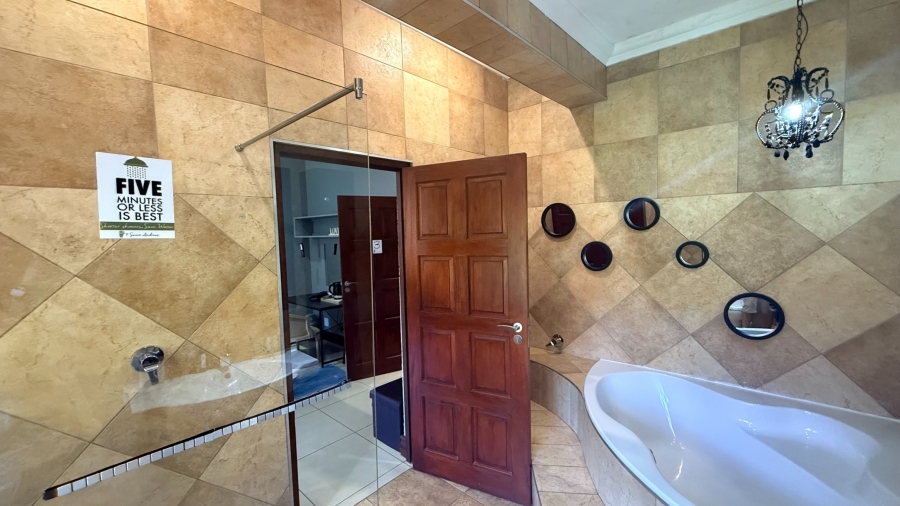 6 Bedroom Property for Sale in White River Country Estate Mpumalanga