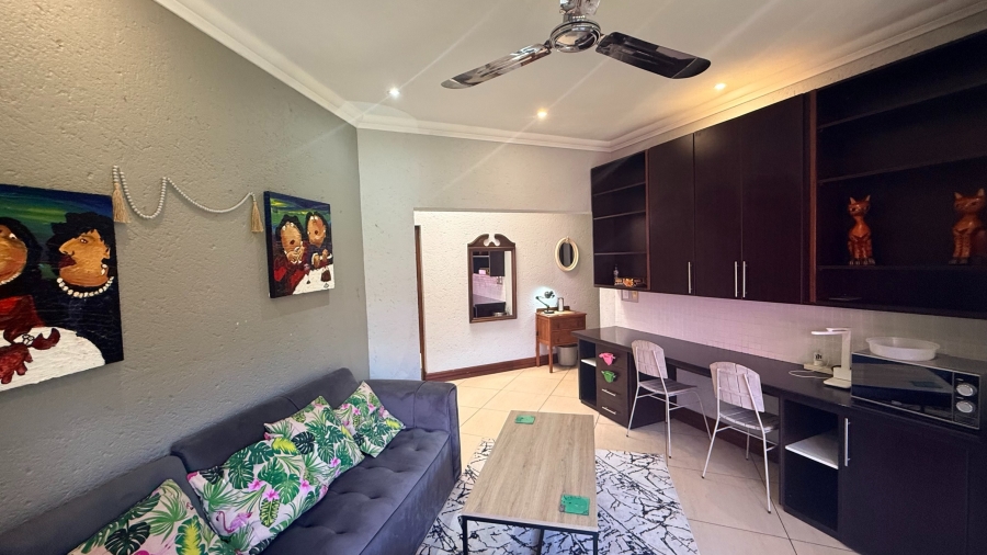 6 Bedroom Property for Sale in White River Country Estate Mpumalanga