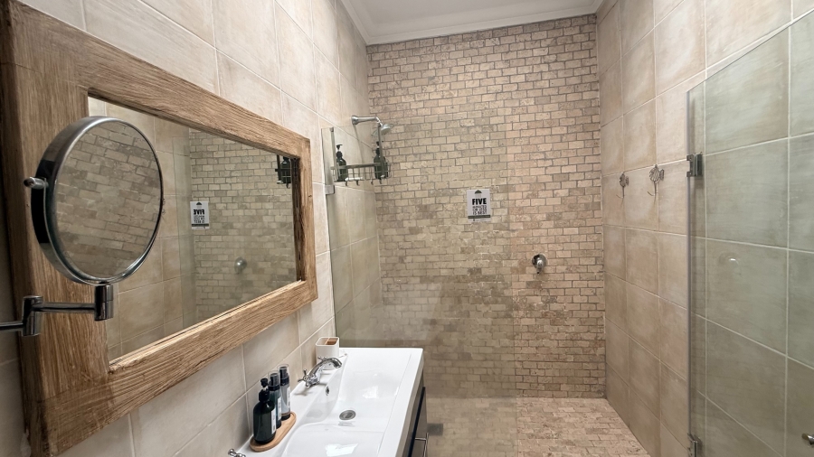 6 Bedroom Property for Sale in White River Country Estate Mpumalanga