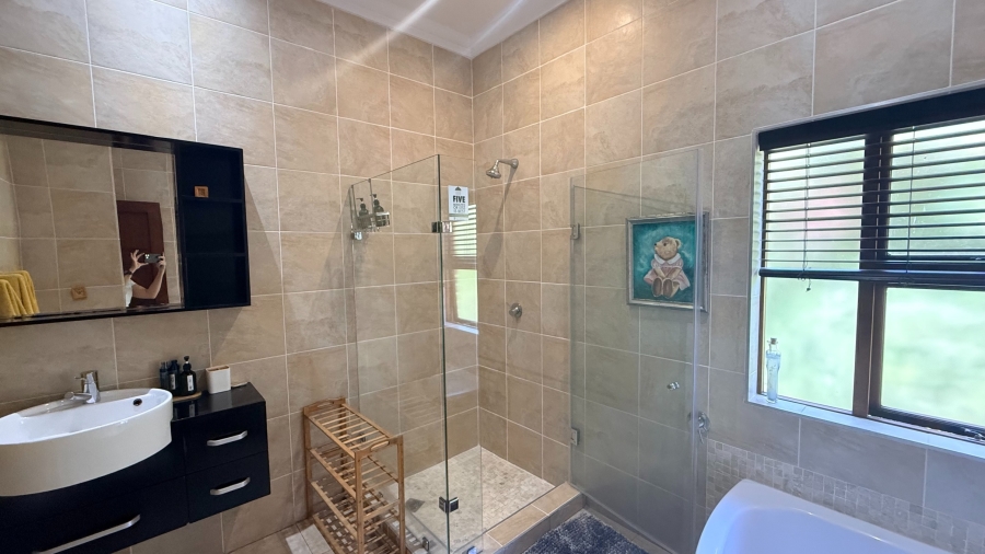 6 Bedroom Property for Sale in White River Country Estate Mpumalanga
