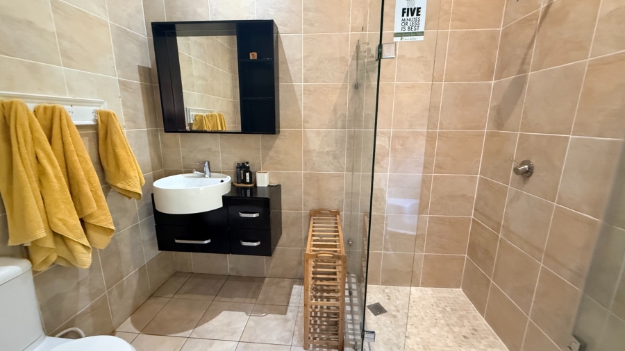 6 Bedroom Property for Sale in White River Country Estate Mpumalanga