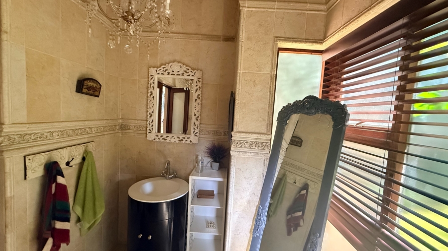 6 Bedroom Property for Sale in White River Country Estate Mpumalanga