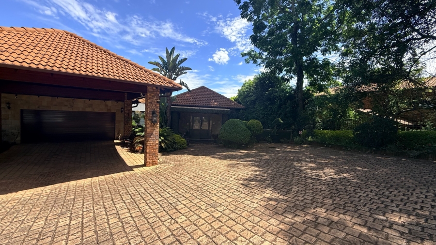 6 Bedroom Property for Sale in White River Country Estate Mpumalanga
