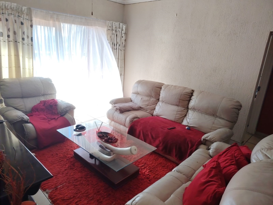 To Let 2 Bedroom Property for Rent in Sonheuwel Mpumalanga