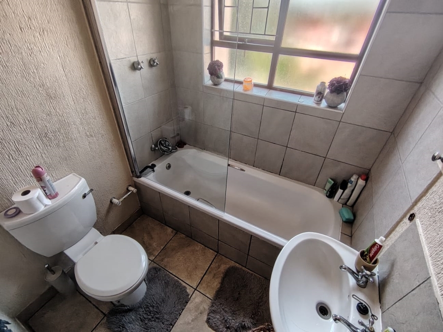 To Let 2 Bedroom Property for Rent in Sonheuwel Mpumalanga