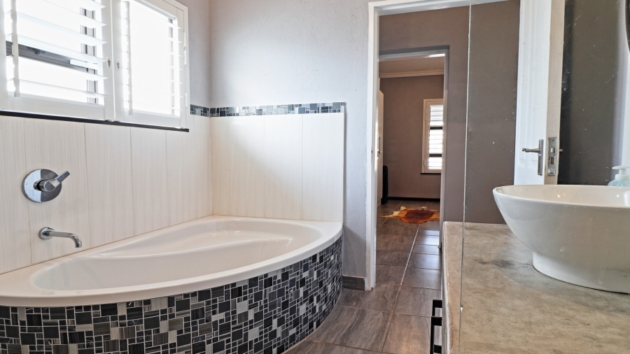 3 Bedroom Property for Sale in Marloth Park Mpumalanga