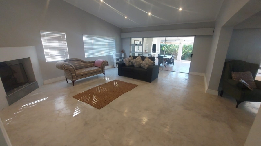 6 Bedroom Property for Sale in Kingsview Ext 1 Mpumalanga