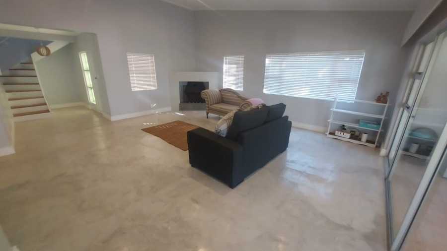 6 Bedroom Property for Sale in Kingsview Ext 1 Mpumalanga