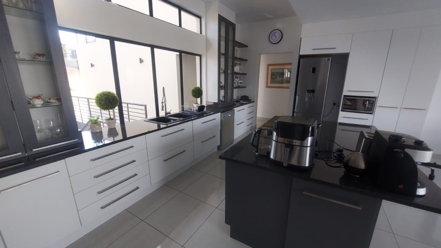 5 Bedroom Property for Sale in Riverside Park Mpumalanga