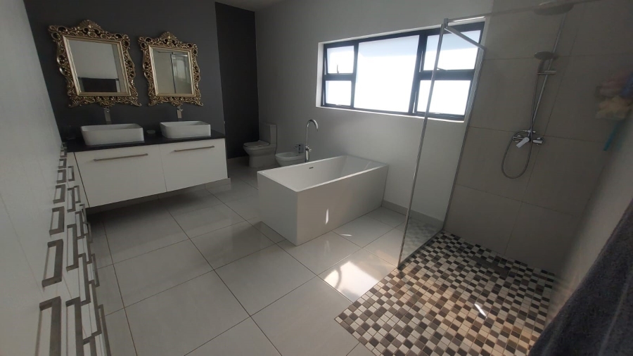 5 Bedroom Property for Sale in Riverside Park Mpumalanga