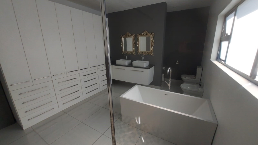 5 Bedroom Property for Sale in Riverside Park Mpumalanga