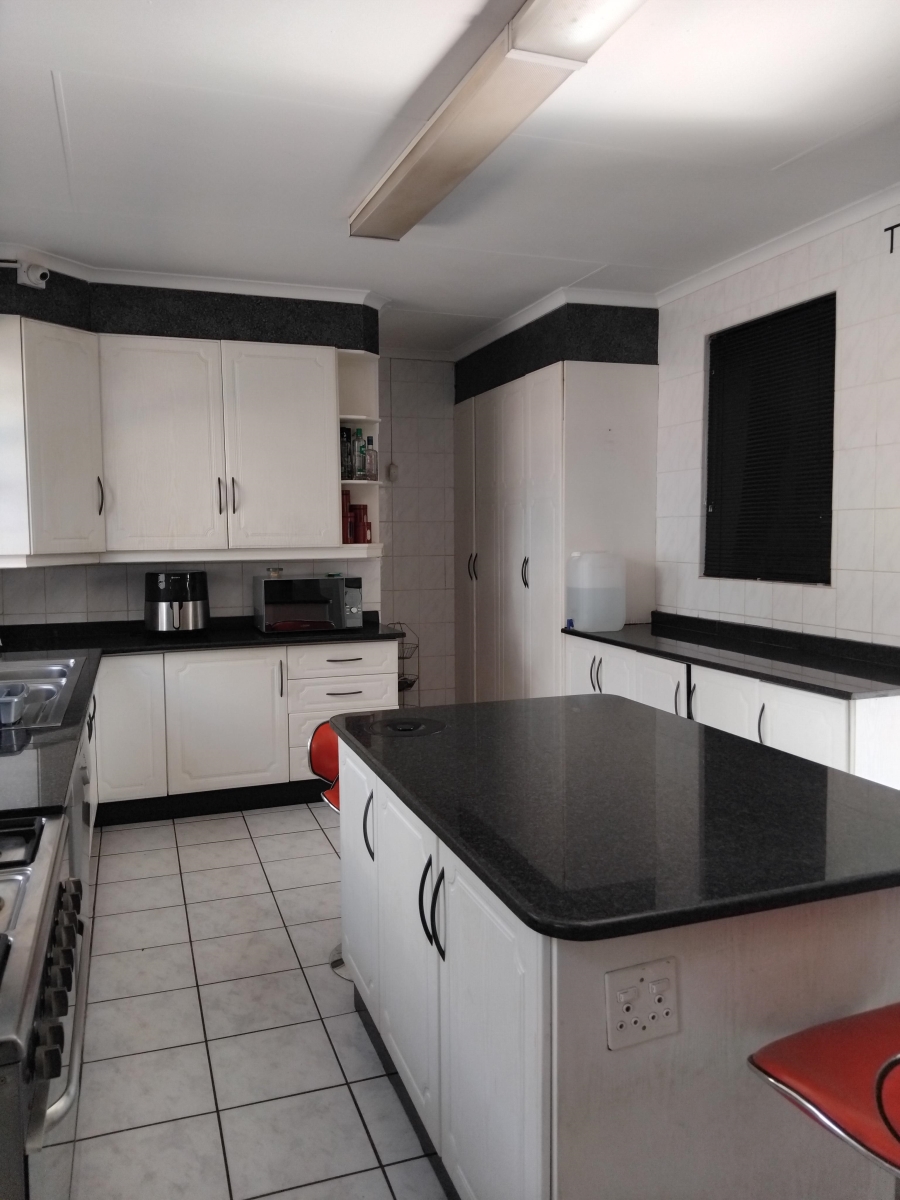6 Bedroom Property for Sale in Barberton Mpumalanga