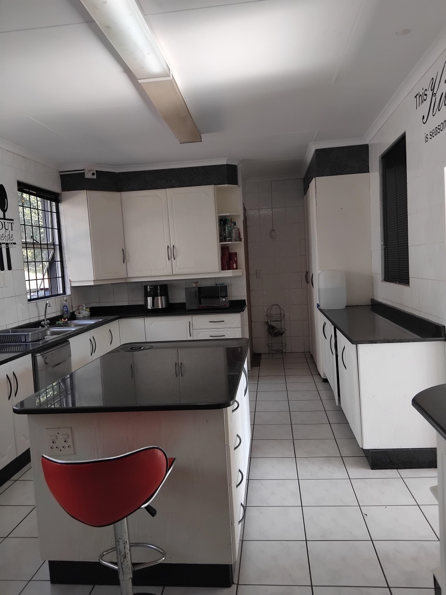 6 Bedroom Property for Sale in Barberton Mpumalanga