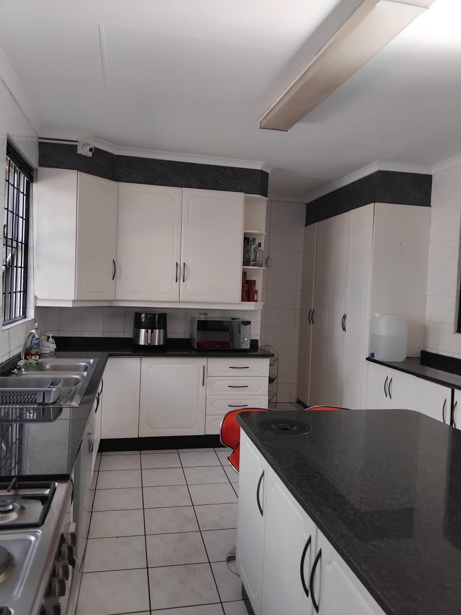 6 Bedroom Property for Sale in Barberton Mpumalanga