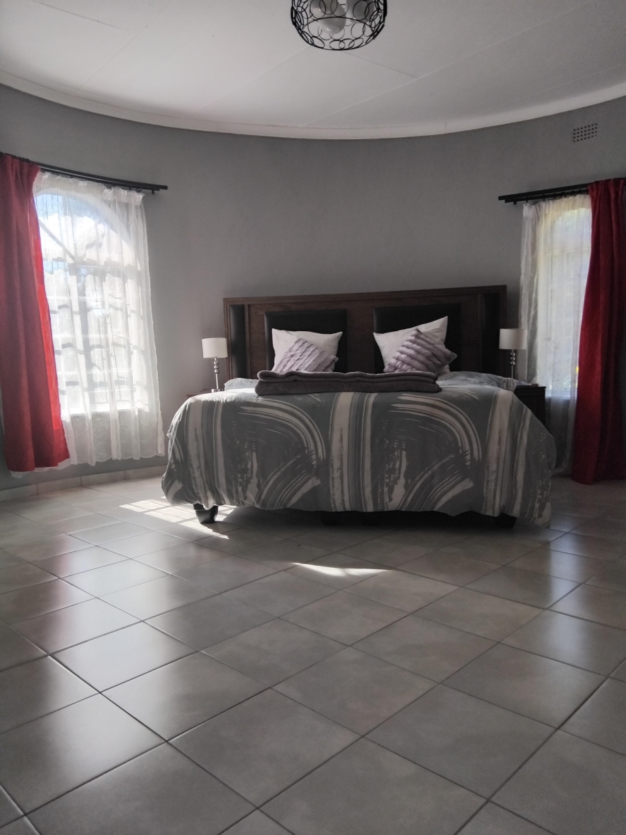 6 Bedroom Property for Sale in Barberton Mpumalanga
