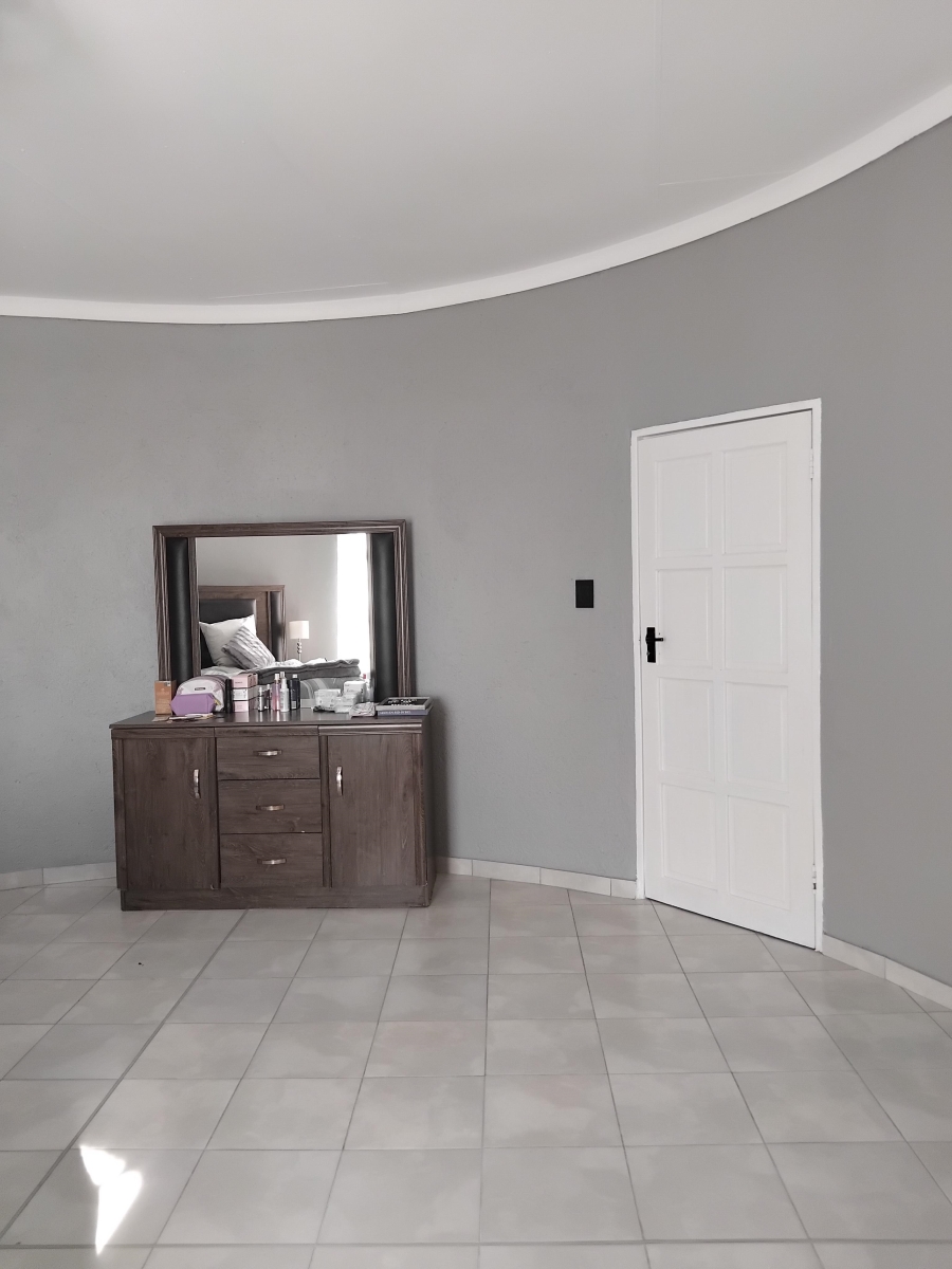6 Bedroom Property for Sale in Barberton Mpumalanga
