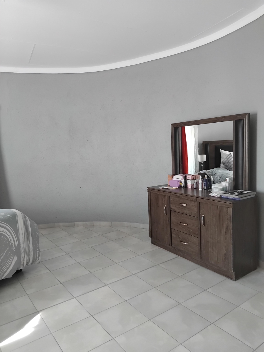 6 Bedroom Property for Sale in Barberton Mpumalanga