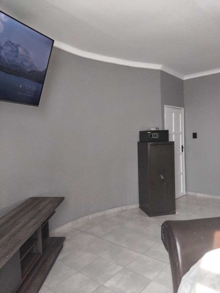 6 Bedroom Property for Sale in Barberton Mpumalanga