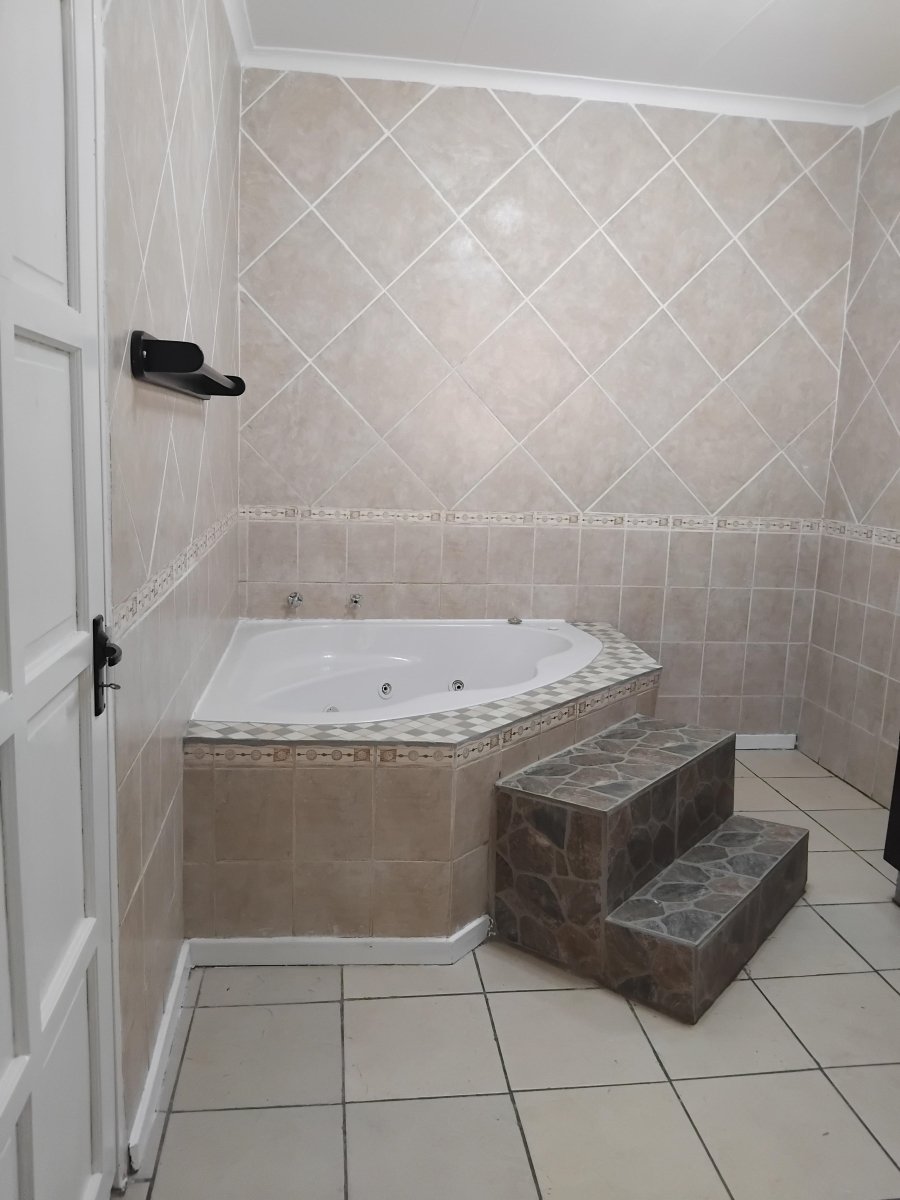 6 Bedroom Property for Sale in Barberton Mpumalanga