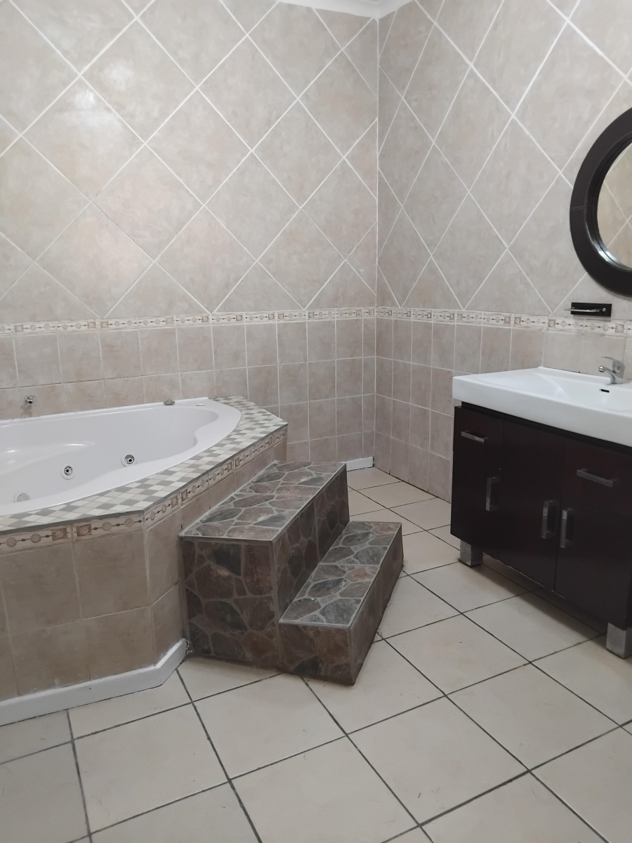 6 Bedroom Property for Sale in Barberton Mpumalanga