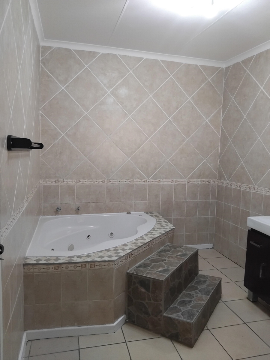 6 Bedroom Property for Sale in Barberton Mpumalanga