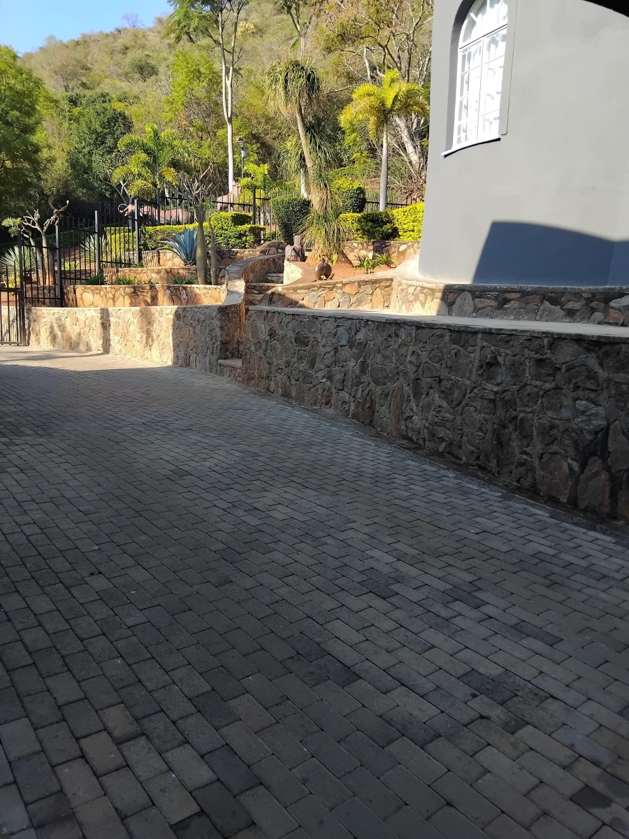 6 Bedroom Property for Sale in Barberton Mpumalanga