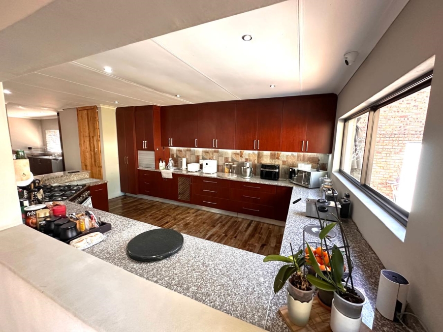 7 Bedroom Property for Sale in West Acres Mpumalanga